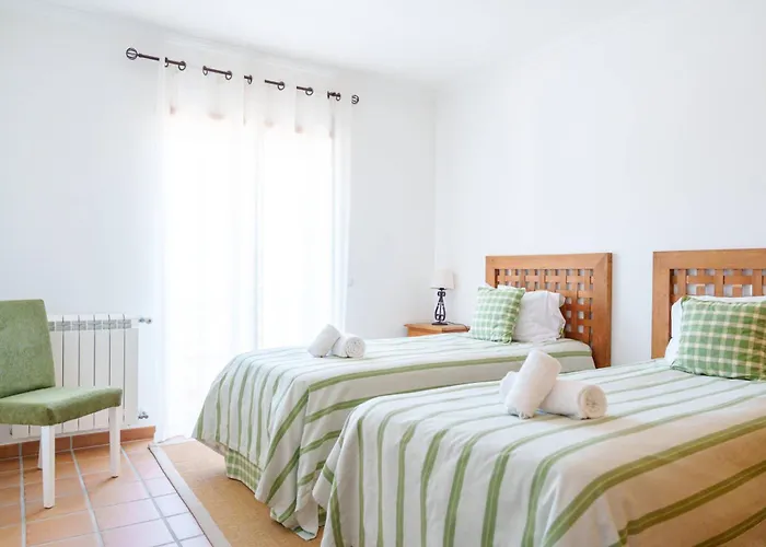 Apartamento T2 Espaçoso Del Rey, óbidos Piscina Comum, Caravelas *